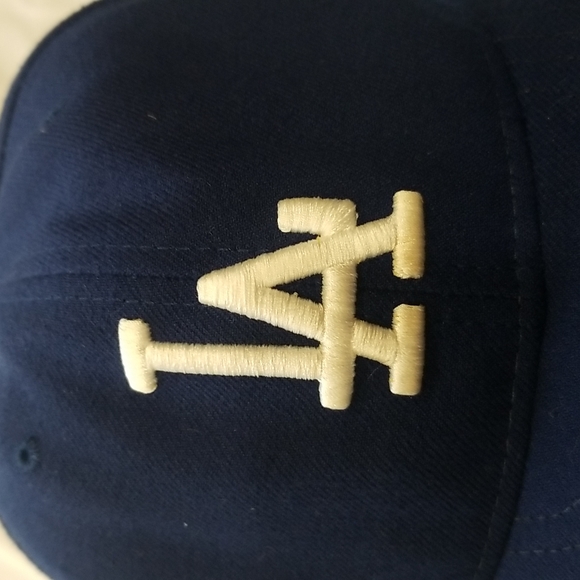 LA Dodger hat. Mens size 7 1/4 (57.7 cm) - Picture 6 of 11